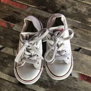 Converse all star toddler white shoes, Sz 8